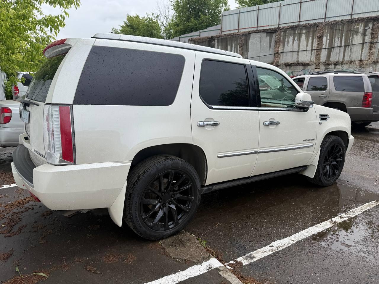 Cadillac Escalade GMT900 Platinum